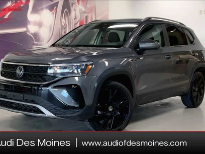 Used 2023 Volkswagen Taos SE w/ Black Wheel Package