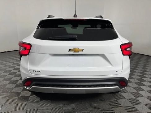 Used 2024 Chevrolet Trax LT w/ Driver Confidence Package FWD image 10