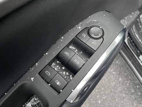 Used 2025 Chevrolet Traverse LT w/ Sun and Wheel Package image 22