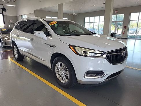 Used 2020 Buick Enclave Essence FWD image 2