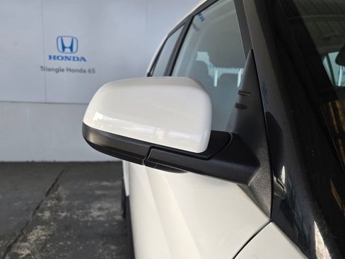 Used 2025 Hyundai Venue SE FWD image 26
