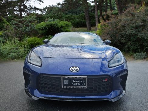 Used 2025 Toyota GR86 w/ ALL Weather Mat Package (TMS) RWD image 2