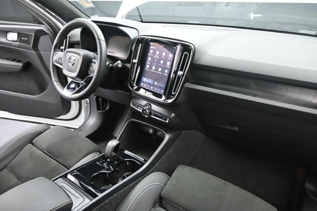 Used 2023 Volvo XC40 Recharge Ultimate AWD/4WD image 23