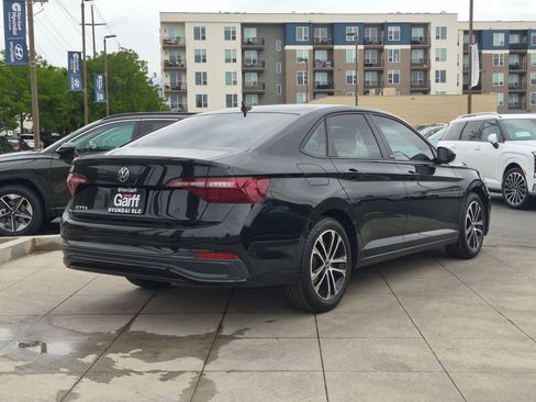 Used 2024 Volkswagen Jetta Sport FWD image 3
