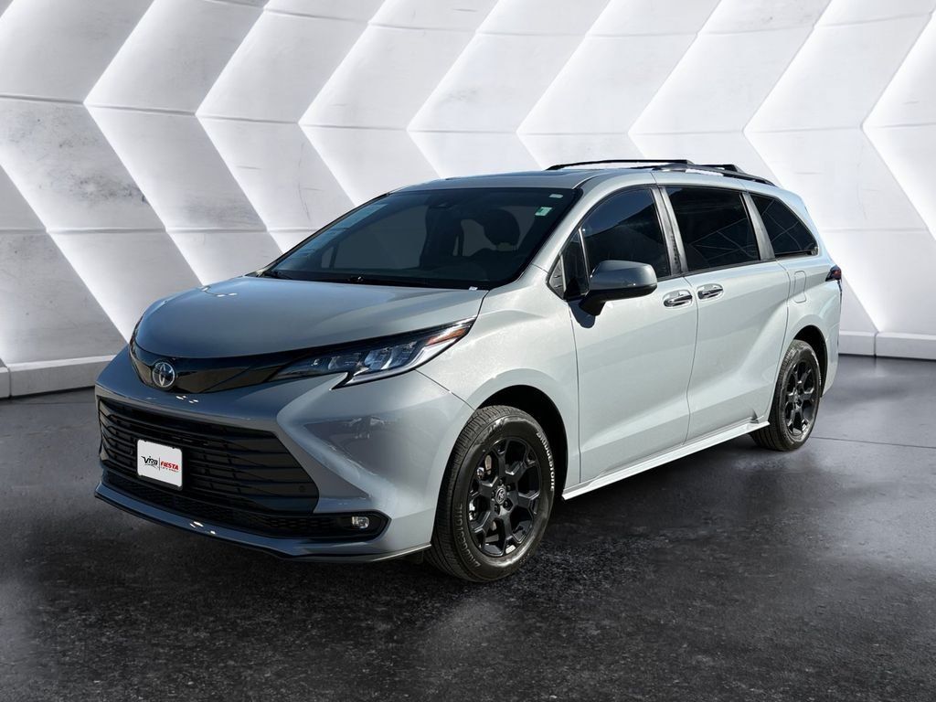 Used 2025 Toyota Sienna XLE Woodland Edition AWD/4WD image 3