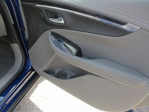 Used 2014 Chevrolet Impala LT w/ Convenience Package image 18