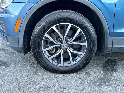 Used 2020 Volkswagen Tiguan SE w/ Panoramic Sunroof Package image 19