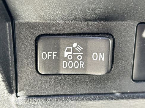 Used 2018 Toyota Tundra SR5 image 26