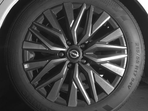 Used 2025 Nissan Altima 2.5 SV FWD image 14