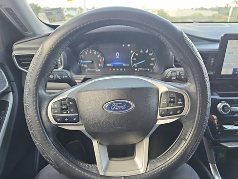 Used 2022 Ford Explorer Limited w/ Equipment Group 301A RWD image 28