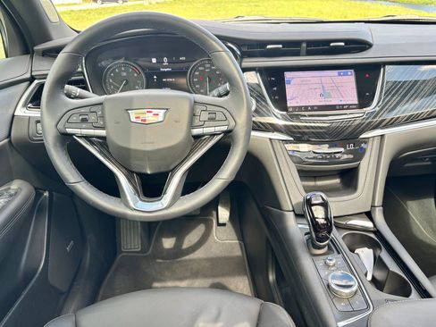 Used 2025 Cadillac XT6 Premium Luxury w/ Technology Package image 13