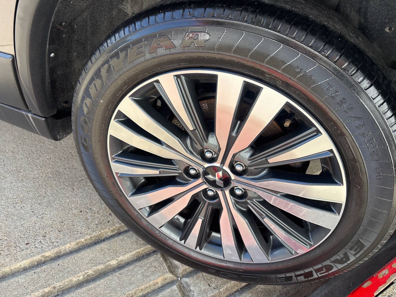 Used 2020 Mitsubishi Outlander SEL AWD/4WD image 14