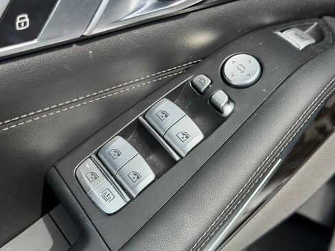 Used 2024 BMW X7 xDrive40i w/ M Sport Package AWD/4WD image 12