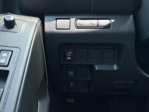Used 2025 Nissan Frontier SV RWD image 13
