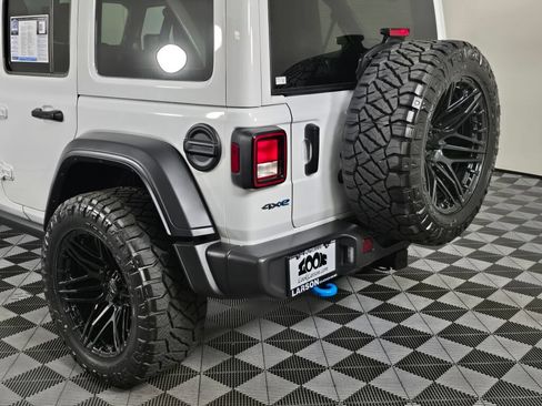 Used 2023 Jeep Wrangler Unlimited w/ Cold Weather Group AWD/4WD image 13