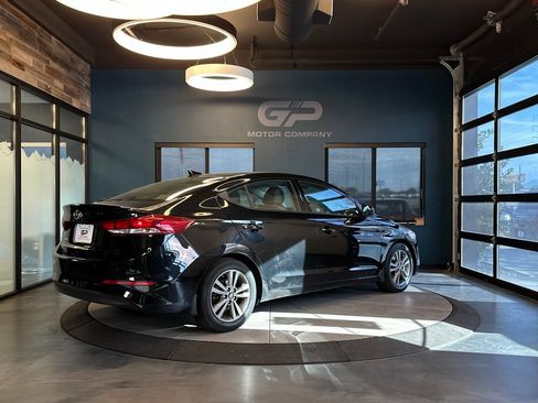 Used 2018 Hyundai Elantra SEL w/ Cargo Package FWD image 3