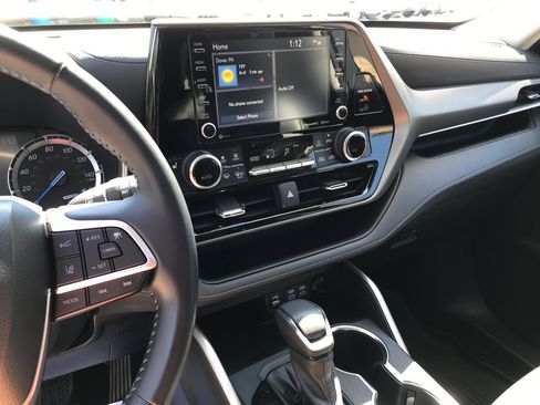 Certified 2022 Toyota Highlander XLE AWD/4WD image 20