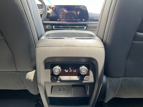 New 2026 Chevrolet Traverse RS w/ LPO, Floor Liner Package FWD image 24