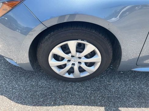Used 2024 Toyota Corolla LE FWD image 2