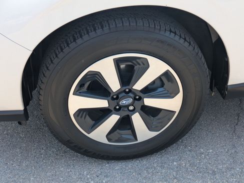 Used 2018 Subaru Forester 2.5i Premium AWD/4WD image 11