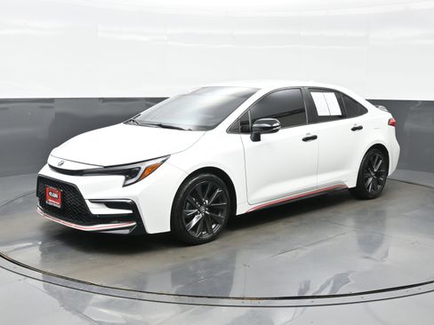 Used 2023 Toyota Corolla SE FWD image 2