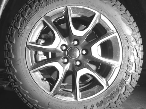 Used 2025 Jeep Compass Trailhawk image 12