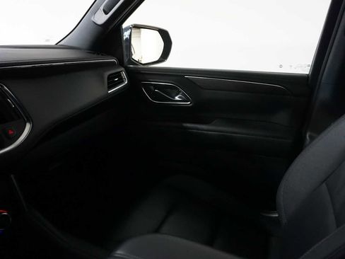 Used 2024 Chevrolet Suburban LT image 25