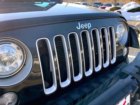 Used 2017 Jeep Wrangler Unlimited Sahara w/ Connectivity Group image 30