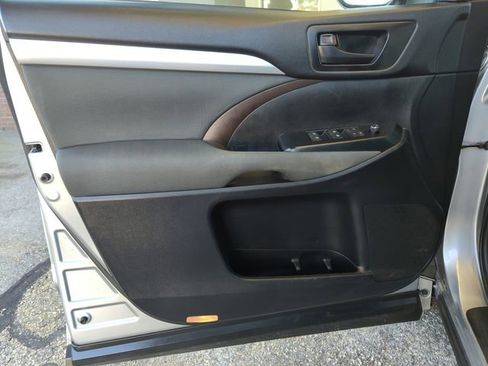 Used 2016 Toyota Highlander LE image 13