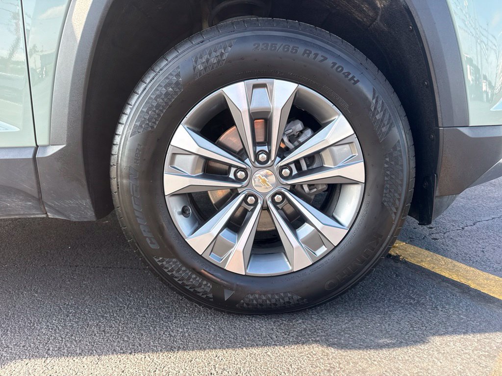 Used 2025 Chevrolet Equinox LT w/ Convenience Package II AWD/4WD image 3