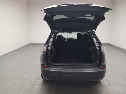 Used 2019 Jeep Cherokee Latitude w/ Popular Appearance Group image 29