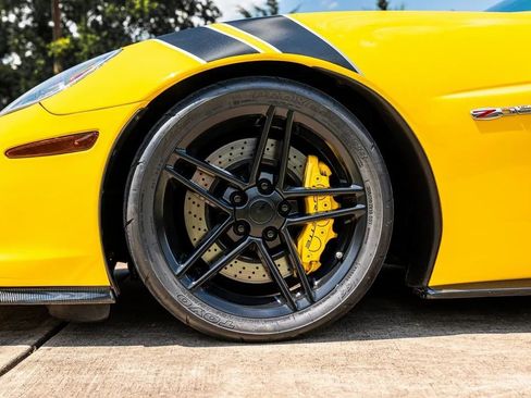 Used 2006 Chevrolet Corvette Z06 w/ Preferred Equipment Group image 32