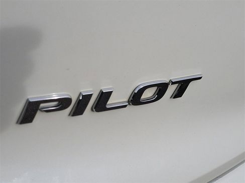 Used 2019 Honda Pilot Elite image 16
