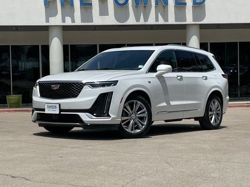 Used 2024 Cadillac XT6 Premium Luxury w/ Technology Package FWD image 2