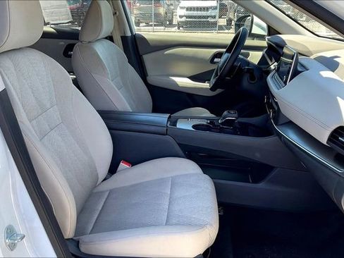 Used 2025 Nissan Rogue SV image 7