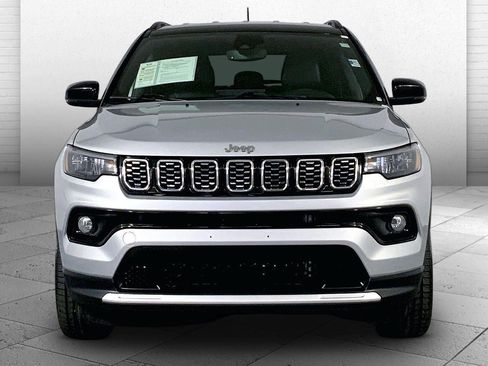 Used 2025 Jeep Compass Limited AWD/4WD image 2