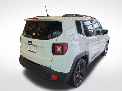 Used 2018 Jeep Renegade Altitude FWD image 7