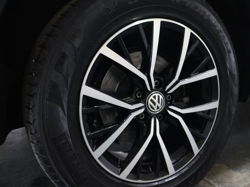Used 2021 Volkswagen Tiguan SE w/ Panoramic Sunroof Package AWD/4WD image 32