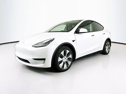 Used 2021 Tesla Model Y Long Range AWD/4WD image 3