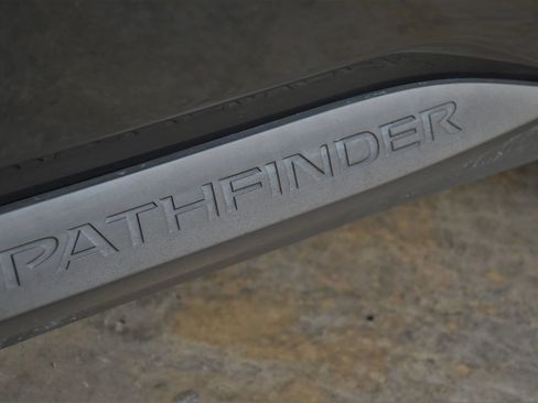 Used 2024 Nissan Pathfinder SL w/ SL Premium Package FWD image 8