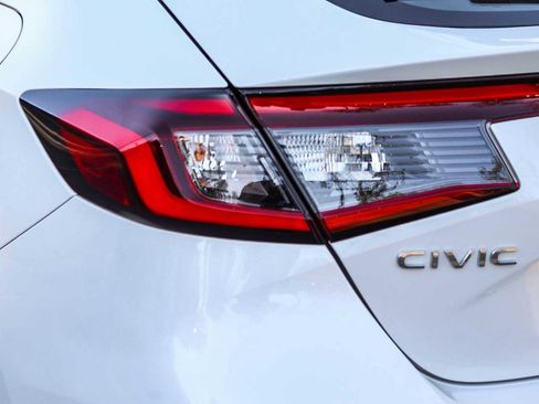 Used 2023 Honda Civic Sport image 7