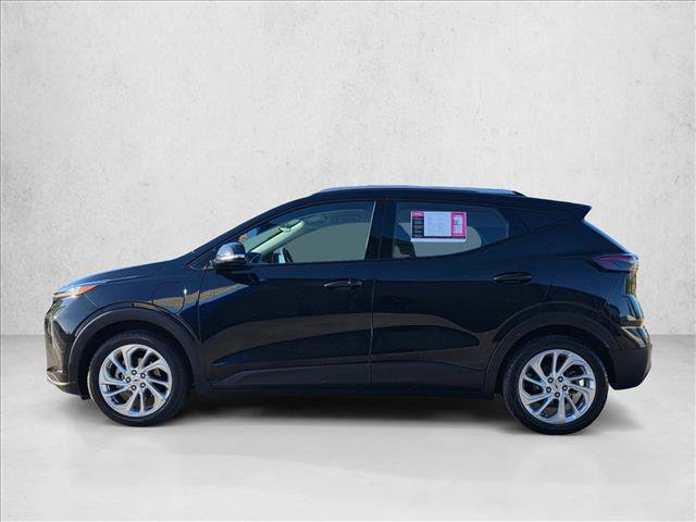 Used 2022 Chevrolet Bolt EUV LT w/ Comfort Package FWD image 2