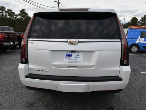 Used 2020 Cadillac Escalade ESV Premium Luxury image 7