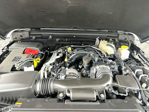 Used 2023 Jeep Gladiator Sport AWD/4WD image 32