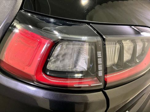 Used 2019 Jeep Cherokee Limited AWD/4WD image 27