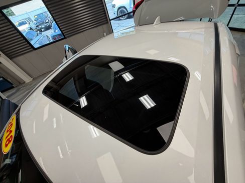 Used 2018 Honda Civic EX-L image 9