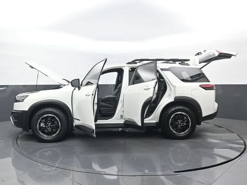 Used 2025 Nissan Pathfinder Rock Creek AWD/4WD image 35
