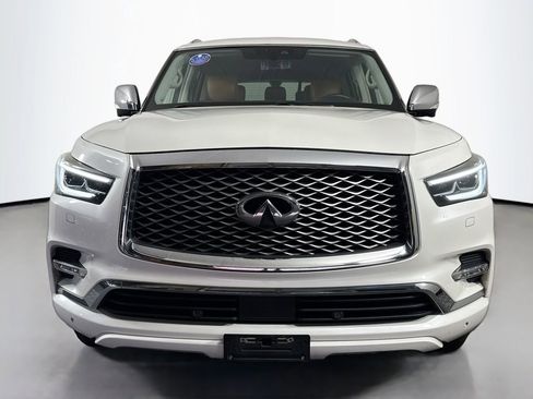Used 2018 INFINITI QX80 4WD w/ Deluxe Technology Package image 2