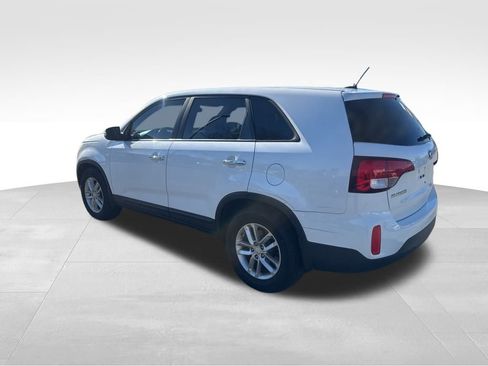 Used 2015 Kia Sorento LX image 3