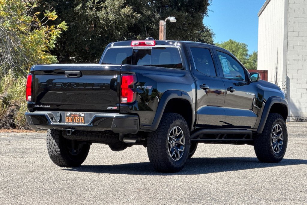 Used 2024 Chevrolet Colorado ZR2 w/ Safety Package AWD/4WD image 4